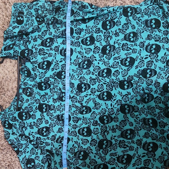 Torrid Teal And Black Skull Pattern Blouse Size 3x - Picture 7 of 7